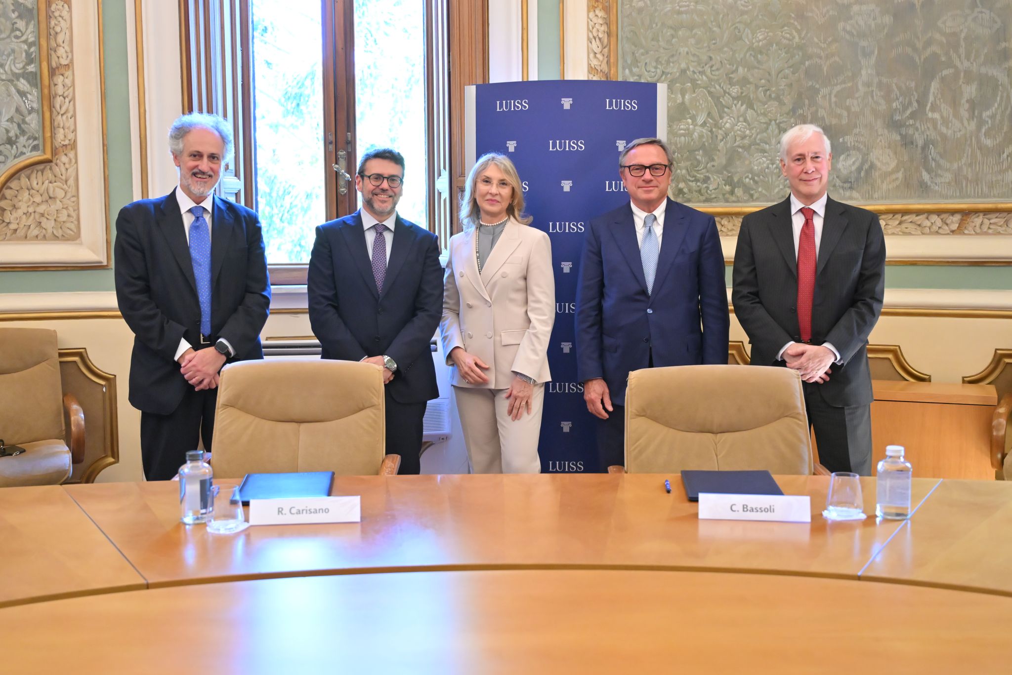 Le persone presenti alla firma dell'accordo Luiss HP
